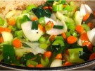 Recette de soupe de légumes maison à la cocotte-minute Recette de soupe de légumes maison à la cocotte-minute