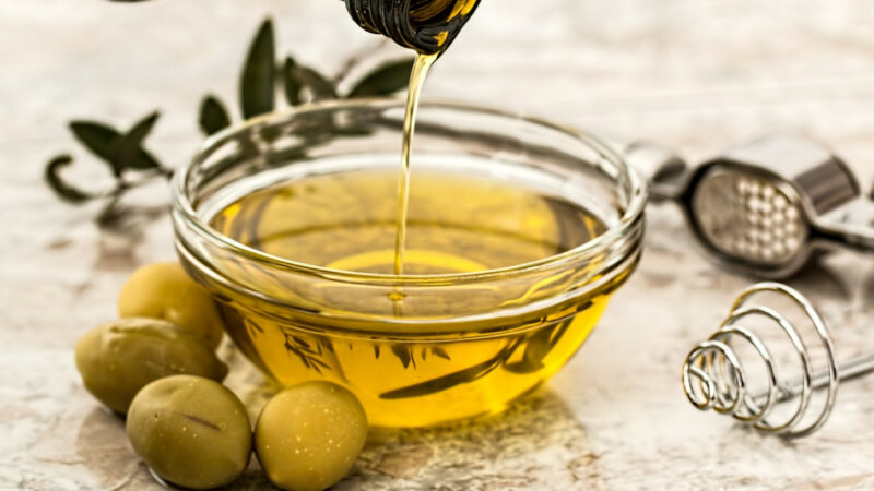 Quelles sont les différences entre l'huile d'olive vierge et extra-vierge ?