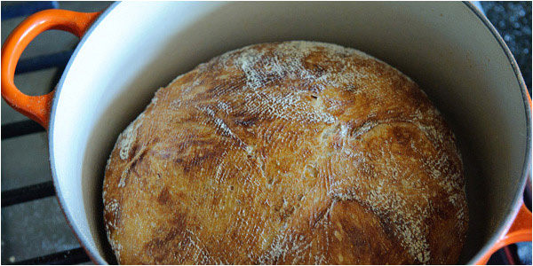 miche de pain de campagne en cocotte