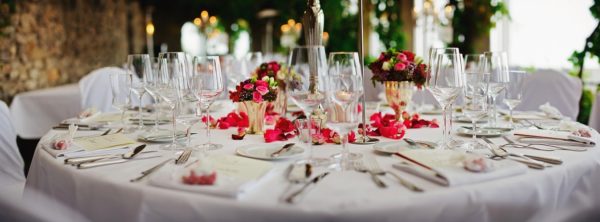 table et couverts de mariage